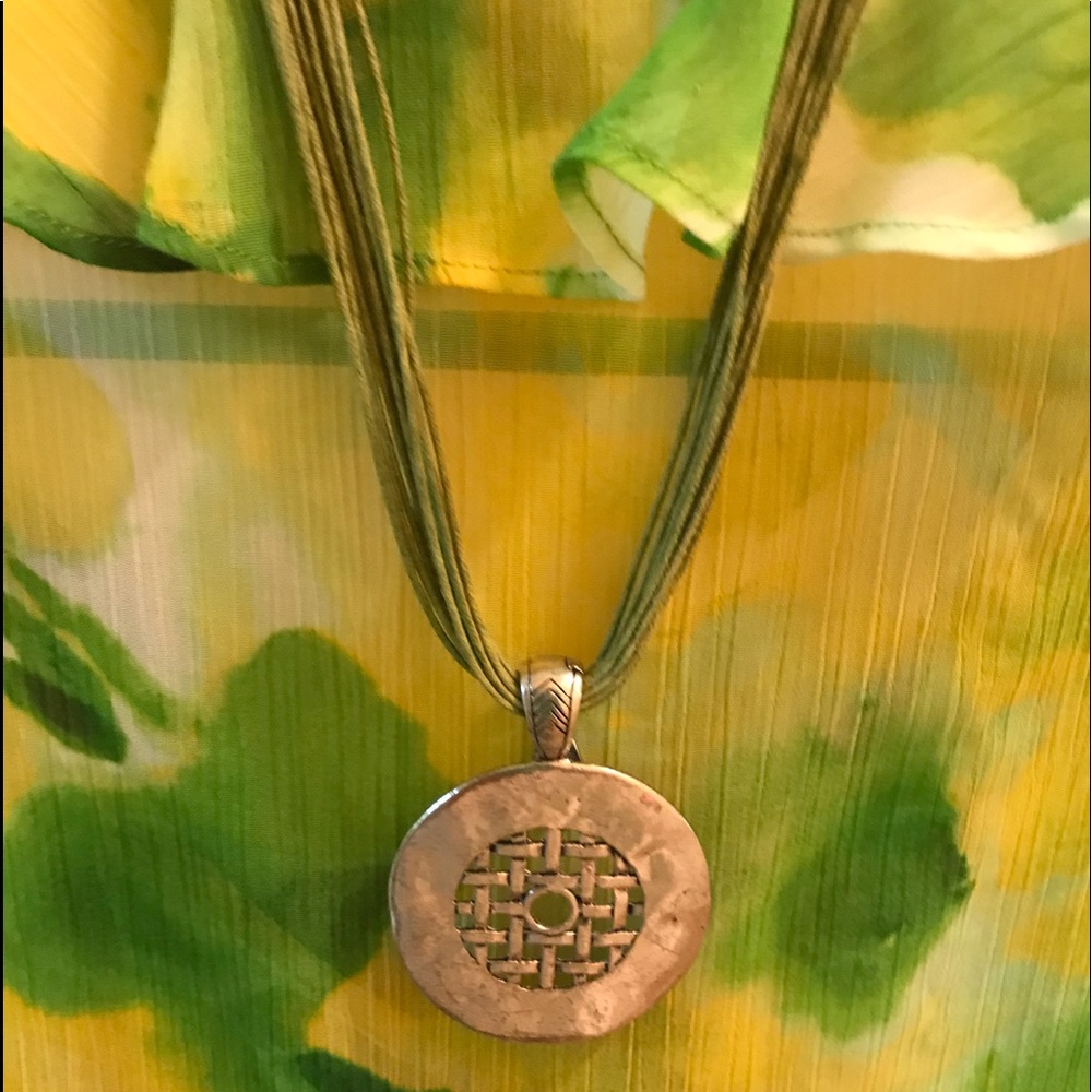 ✳️ Stylish Lime Green & Silver Necklace ✳️